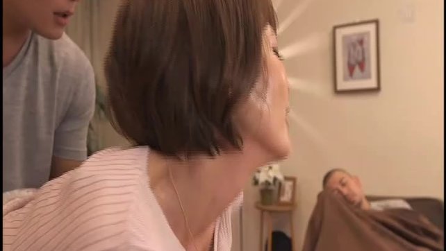 巨乳太太忍著浪叫進行騎乘位做愛竹內麻耶_2